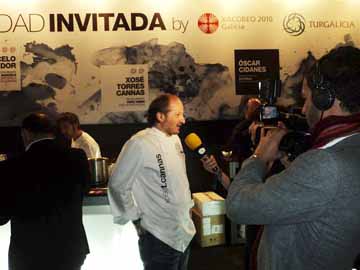 Xose Torres Cannas, del restaurante Pepe Vieira de Pontevedra, con la prensa